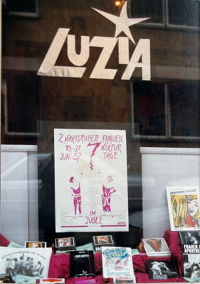 Schaufenster LUZIA Frauenbuchladen, Viktoriastraße, Karlsruhe, 1987, Foto: Sabine Zürn