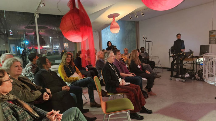 Auftakt II. AUS DEM RAUM R311, Vernissage, Foto: Anna Maria Letsch