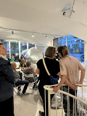 Double Take: Hanna Woll und Anika Hirt in ihrer Ausstellung, Foto: Silvia Asshoff-Graeter