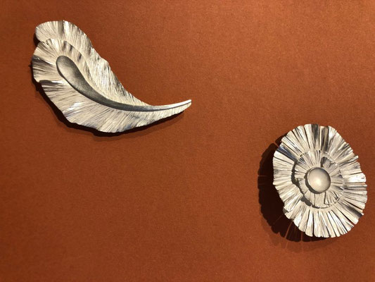 schwebend! leicht! Angewandte Kunst und Art Design: Gabriele Heinz, Schmuck, Foto: CHK