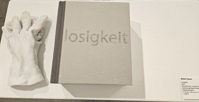 Zeit.Los, Gruppenausstellung des Fachbereichs Bildende Kunst, Losigkeit, Kuenstlerbuch von Babsi Daum