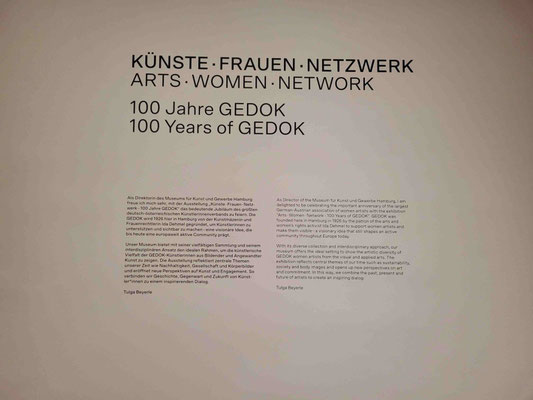 Statement der Direktorin Tulga Beyerle zur Ausstellung „Künste · Frauen · Netzwerk – 100 Jahre GEDOK“ im MK&G Hamburg, Foto: Sabine Schäfer