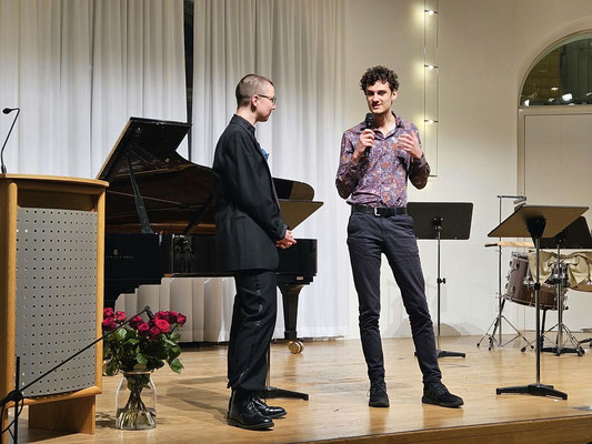 Verleihung GEDOK Musikpreis für El Lukijanov und Preisträger*innenkonzert: Interview Frederik Koblitz, Student Musikjournalismus, Foto: Anna Maria Letsch
