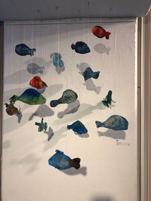 schwebend! leicht! Angewandte Kunst und Art Design: Zdenka Brock, Papierfische, Foto: CHK