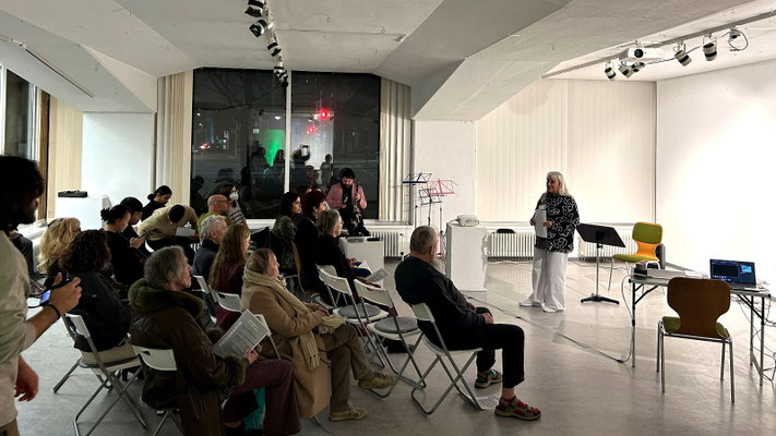AUFTAKT II Vernissage: Begrüßung Elisabeth Stephan-Geissler, stellv. Vorsitzende der GEDOK, Foto: Sarah Menges
