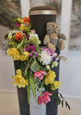 Blumenschmuck für Brigitte Eberhard, Trauerfeier am 09.03.2026, Foto2: AM Letsch