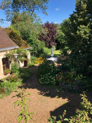 vu du jardin ,tuin in de zomer chambres d'hôtes
