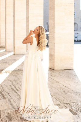 Niki Lace Brautkleider Hamburg - Schlichte Eleganz