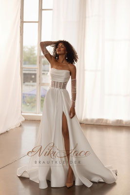 Schlichtes Brautkleid von Niki Lace in fließender Silhouette