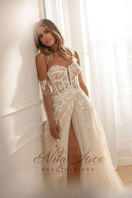 Elegantes Brautkleid von Niki Lace mit zarten Spitzenelementen