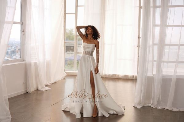 Brautkleid von Niki Lace mit Perlen in Corsage