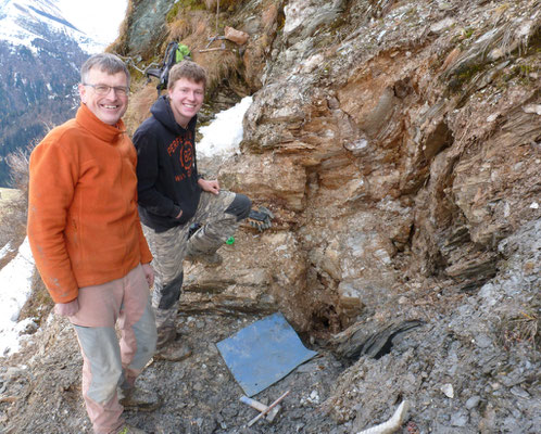 Richi und Hannes vor der Kluft - Lugnez Graubünden Schweiz Val Lumnezia