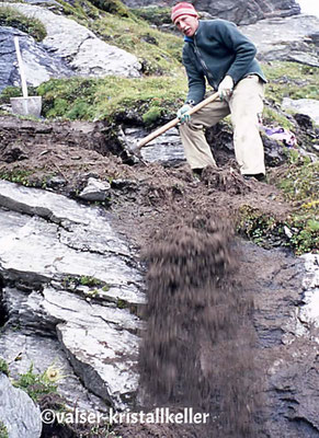 Kluft mit Rauchquarz und Hämatit Plattenberg - Strahlen Vals Graubünden Schweiz