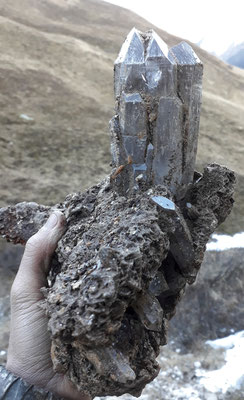 Coole Bergkristallgruppe mit Siderit - Lugnez Graubünden Schweiz Val Lumnezia