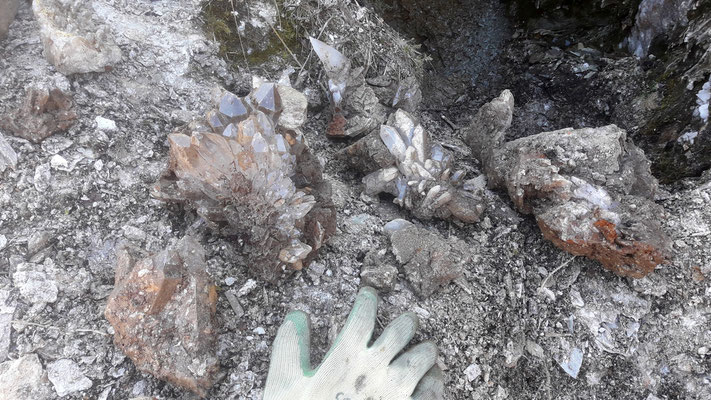 Verschiedene bergfrische Bergkristalle - Lugnez Graubünden Schweiz Val Lumnezia