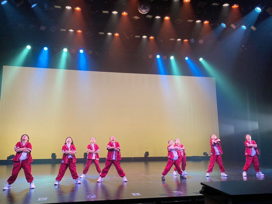 先日、千葉市美浜文化ホール(メインホール)で開催された、ストリートダンス発表会・SHININGに、若葉区キッズダンススクール Mob squadも出演してまいりました♪