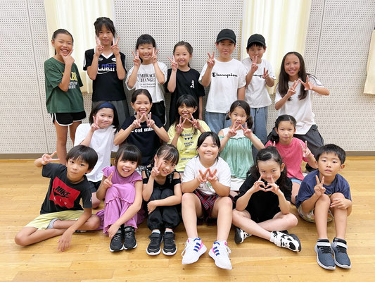 2024年の10月に出演するダンスイベントに向けて、全員集合での初めての、若葉区キッズダンススクール Mob squadメンバーのアーティスト写真撮影♪
