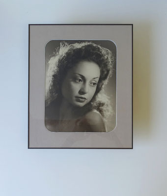 Portrait photo ancienne - Passe-partout et sous-carte aux coins arrondis avec fermeture papier.