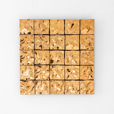 Otto_Scherer_modulares_Wandobjekt_G_Keramik_vergoldet_63x63x3cm_2023, Auflage 3