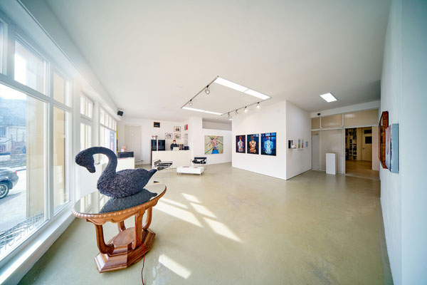 Ausstellungsansicht Sabine Dehnel – LebensVasen, Foto: Josh Schlasius Fotografie