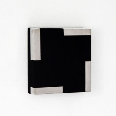 Otto Scherer: Quadermodul 1, Keramik, Acryl, Platin, Gold, 24 x 24 x 5cm, Auflage: 5