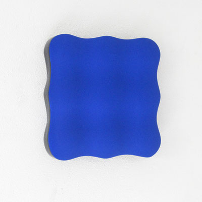Otto Scherer: Wellenmodul 2, Keramik, Gips, Acryl, Platin, Gold, 28 x 28 x 3cm, Auflage: 9