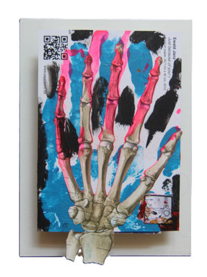 "Bis auf die Knochen" 2025, Collage, 16 x 10,5 cm