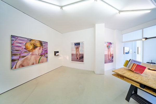  Ausstellungsansicht Sabine Dehnel – LebensVasen, Foto: Josh Schlasius Fotografie