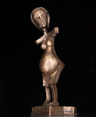 Schwangere, 2024, Bronze, 67 x 17 x 27 cm, Auflage 5 + 1