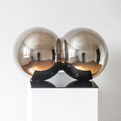 Otto_Scherer_Doppelmond_Keramik_platiniert_25x25x45cm_2008, Unikat