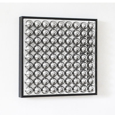 Otto_Scherer_Konvex81_Keramik_platiniert_Acrylglas_50x50x7cm_2021, Auflage 5