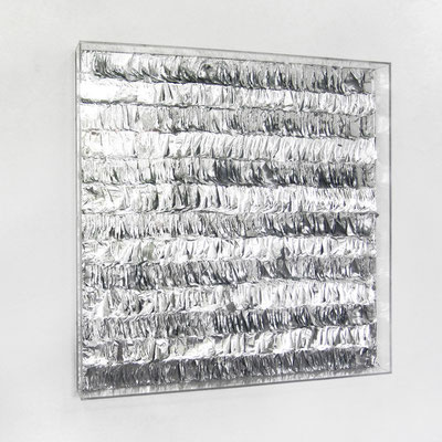 Otto Scherer: Silberrausch, Blattsilber auf Holztafel, Acrylglashaube, 100 x 100 x 10cm, 2023, Auflage: 5