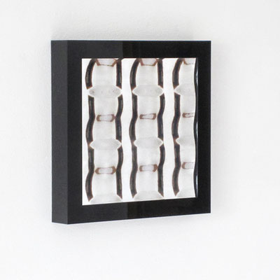Otto_Scherer_Kleines_Platinwellenbild_Keramik_platiniert_Acrylglas_35x35x5cm_2023, Auflage 9
