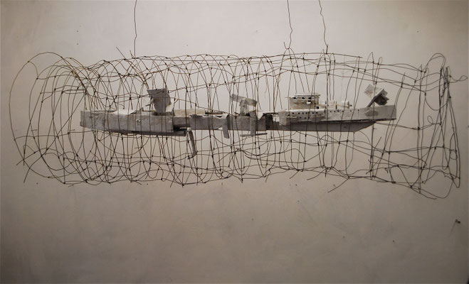 Udo W. Gottfried - Objekt „zeLO“, 2010, Papier und Draht, 160 x 50 cm