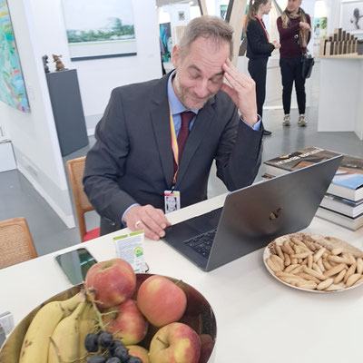 Galerist am staunen :-)