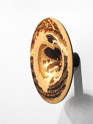 Otto_Scherer_Goldener_Schall_im_Raum_2017_Keramik_Gold_60x60x20_2015, Auflage 3