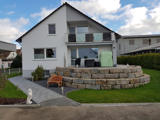 Nun sieht die Terrasse richtig einladend aus.