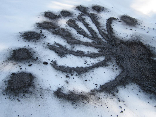 Grindelwald 2013 - Kohle und Pigment auf Schnee - Ulla Klaeger