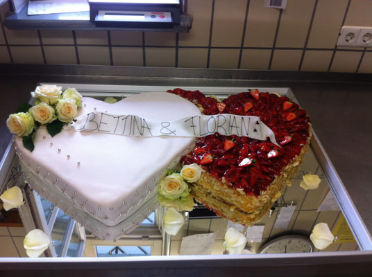 Hochzeitstorte Mit Rosen Bildergalerie Hochzeitstorte Rosen