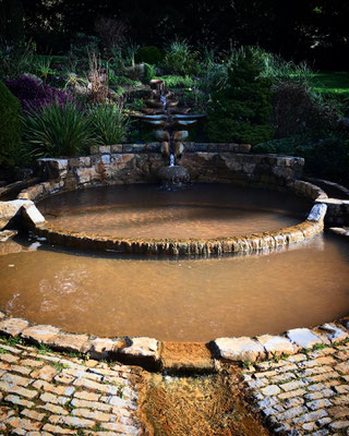 Chalice Well, source rouge