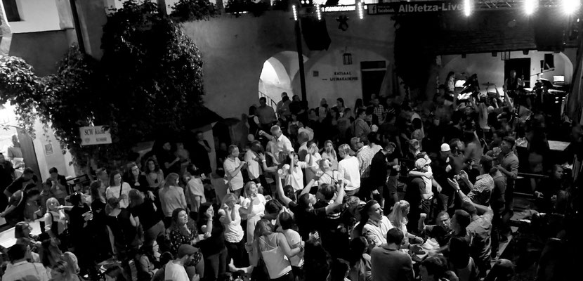 www.albfetza.de Österreichs Oktoberfest Stadtfest Festzelt Partyband
