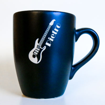 Tasse mit individueller Lasergravur Gitarre