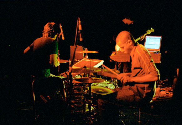 live at Scheune, Dresden 2005 (photo: Peter Seyfarth)