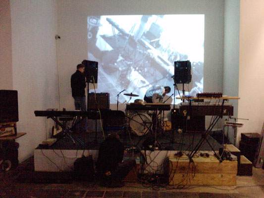 prepairing the stage at Essential Existence Gallery in Leipzig, 2009