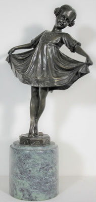 Bronzen beeld "Meisje met jurk" | Verkocht!