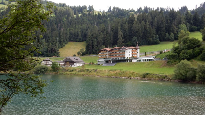 Hotel Seehof. Da haben wir schon mehrmals übernachtet, wenn wir zum Biathlon in Antholz waren.