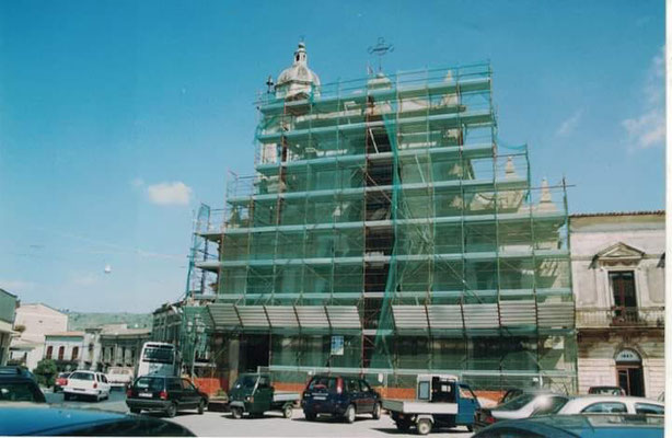 Ristrutturazione facciata e tetto Chiesa Madre.