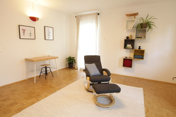 ImPuls des Lebens - Hypnose Stuhl im Praxisraum