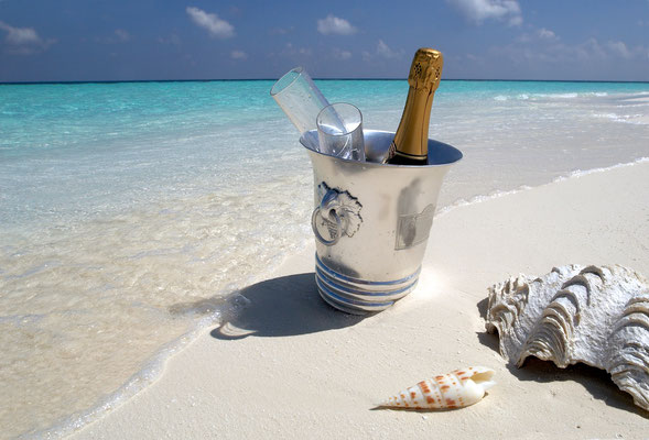Sekt am Strand - Erlebe Deinen exklusiven Urlaub auf den Malediven! In Deiner Reiserei, Reisebüro in Berlin Brandenburg