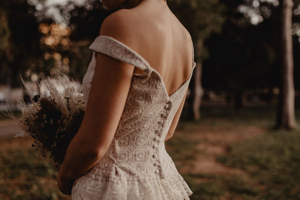 robe de mariée vintage soie et dentelle, boutonnée dans le dos